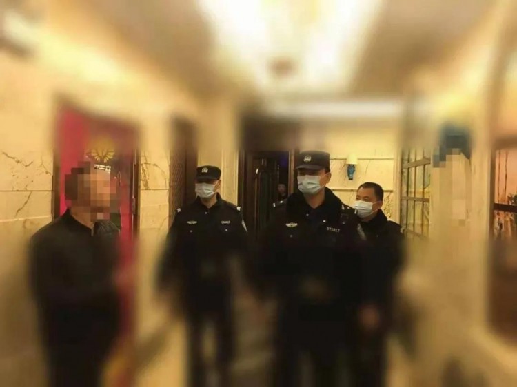 安徽省一会所收取“美女费”，客户却报警收钱不服务！警察：提供有偿陪护，处罚